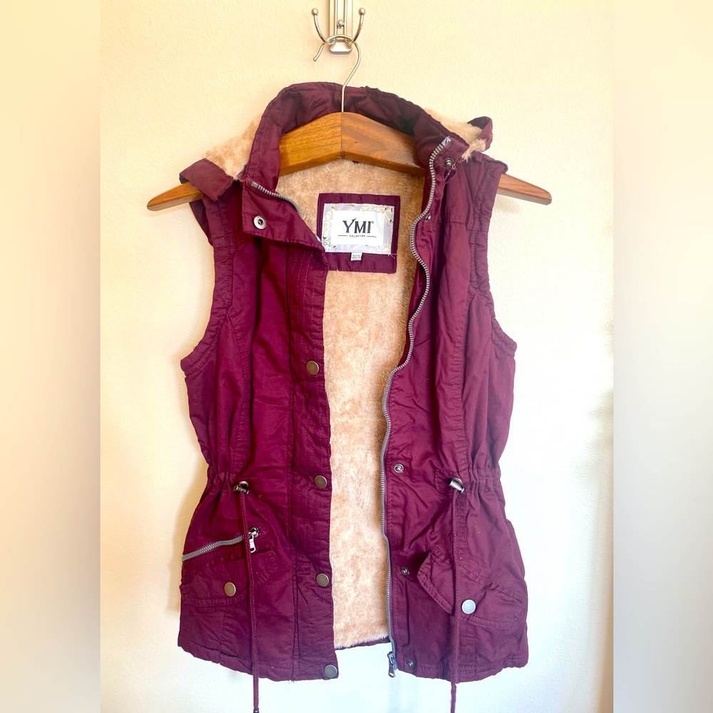 Cozy & Cute Burgundy Vest!